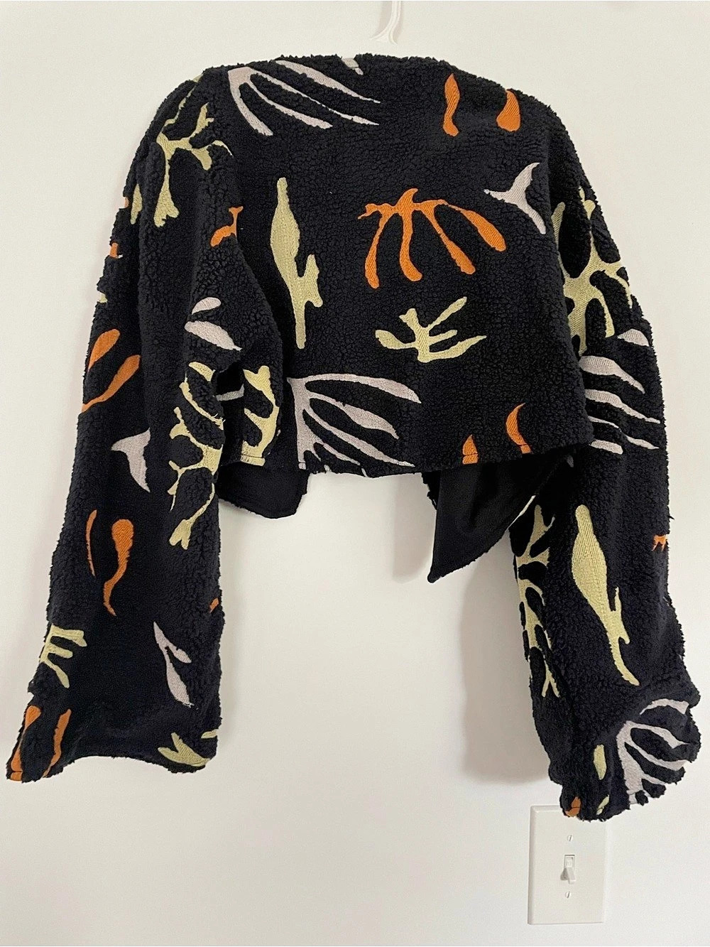 Cropped Abstract Jacket - Picture 2 of 3